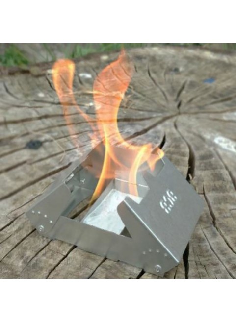 Folding Cooker mit Windschott. Die Lieferung erfolgt ohne Brennstoff.