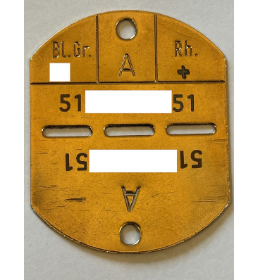 Laserbeschriftung einer vergoldeten Erkennungsmarke