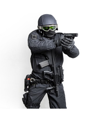Beamter mit Laserschutzbrille